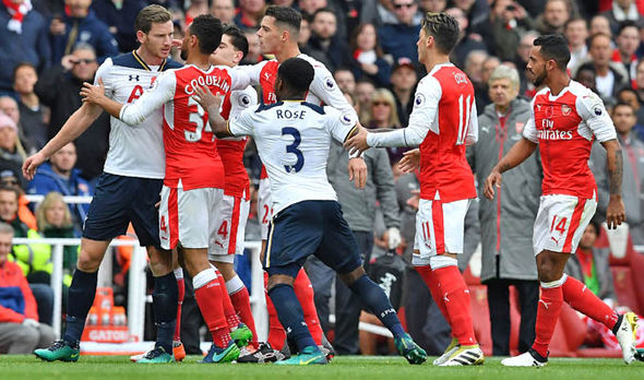 Tottenham-v-Arsenal-fights-916168