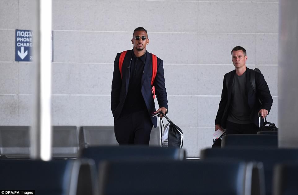 4DB8088300000578-5895729-image-a-17_1530181667159