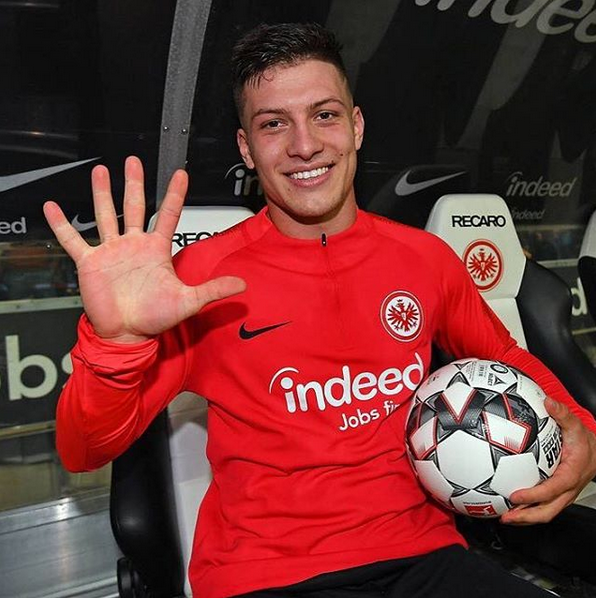 Luka Jovic a intrat în istoria Bundesliga cu cele 5 goluri marcate în meciul cu Dusseldorf3