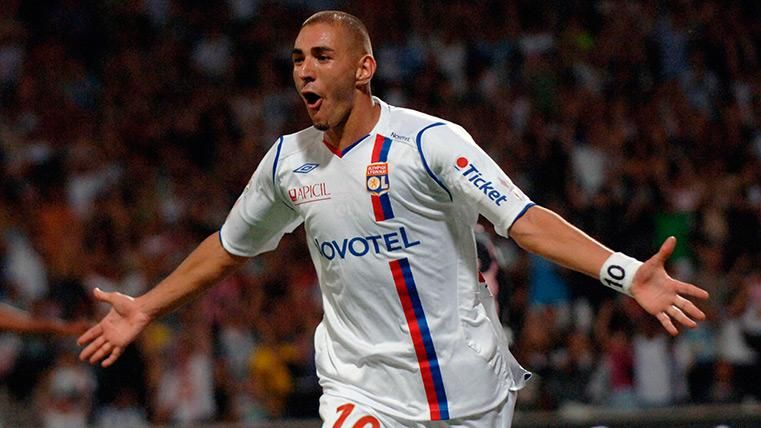 Karim Benzema în tricoul lui Lyon. Sursă foto: fcbarcelonanoticias.es