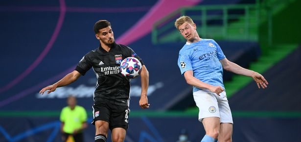 Houssem Aouar și Kevin De Bruyne. Sursă foto: goal.com