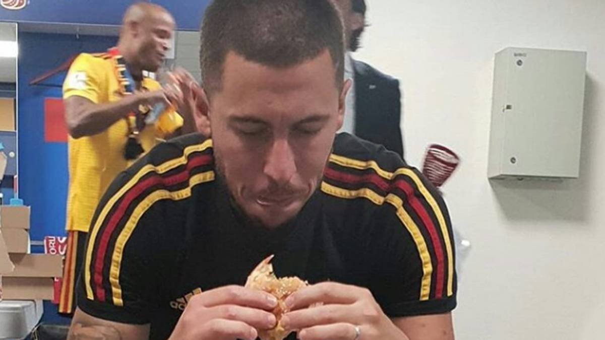 Hazard a mâncat un burger la pauza unui meci 😂. Sursă foto: goal.com
