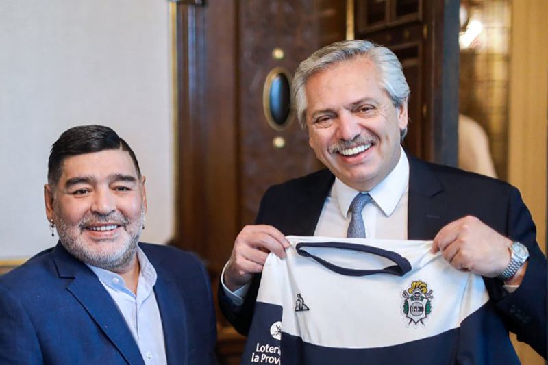 Alberto Fernandez și Diego Maradona. Sursă foto: goal.com