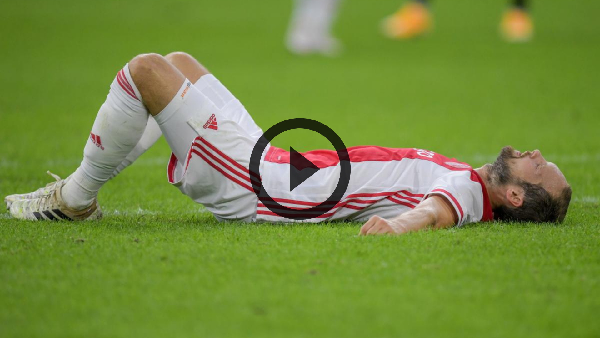 Motivul pentru care Blind s-a prăbușit pe teren. Problemele de sănătate pe care le are. Sursă foto: goal.com