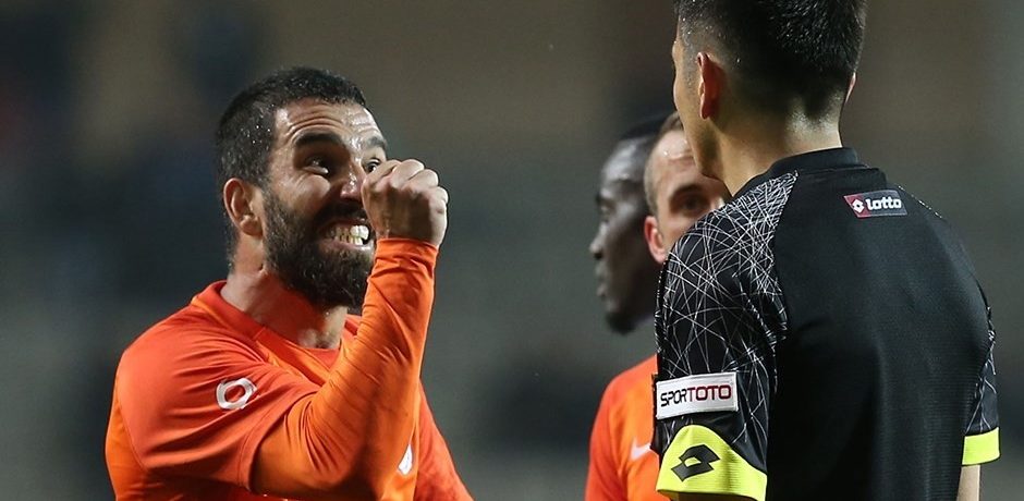 Arda Turan, cel mai nebun fotbalist din istorie. Sursă foto: goal.com