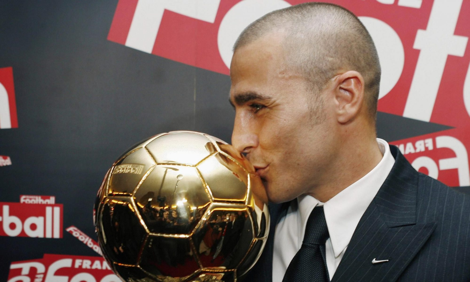 Fabio Cannavaro câștigând Balonul de Aur. Sursă foto: eurosport.com