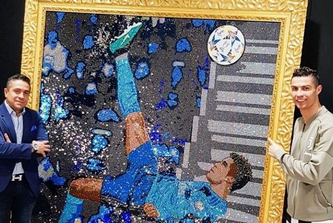 El face tablouri din cristale pentru fotbaliști. Foto. Sursă foto: goal.com