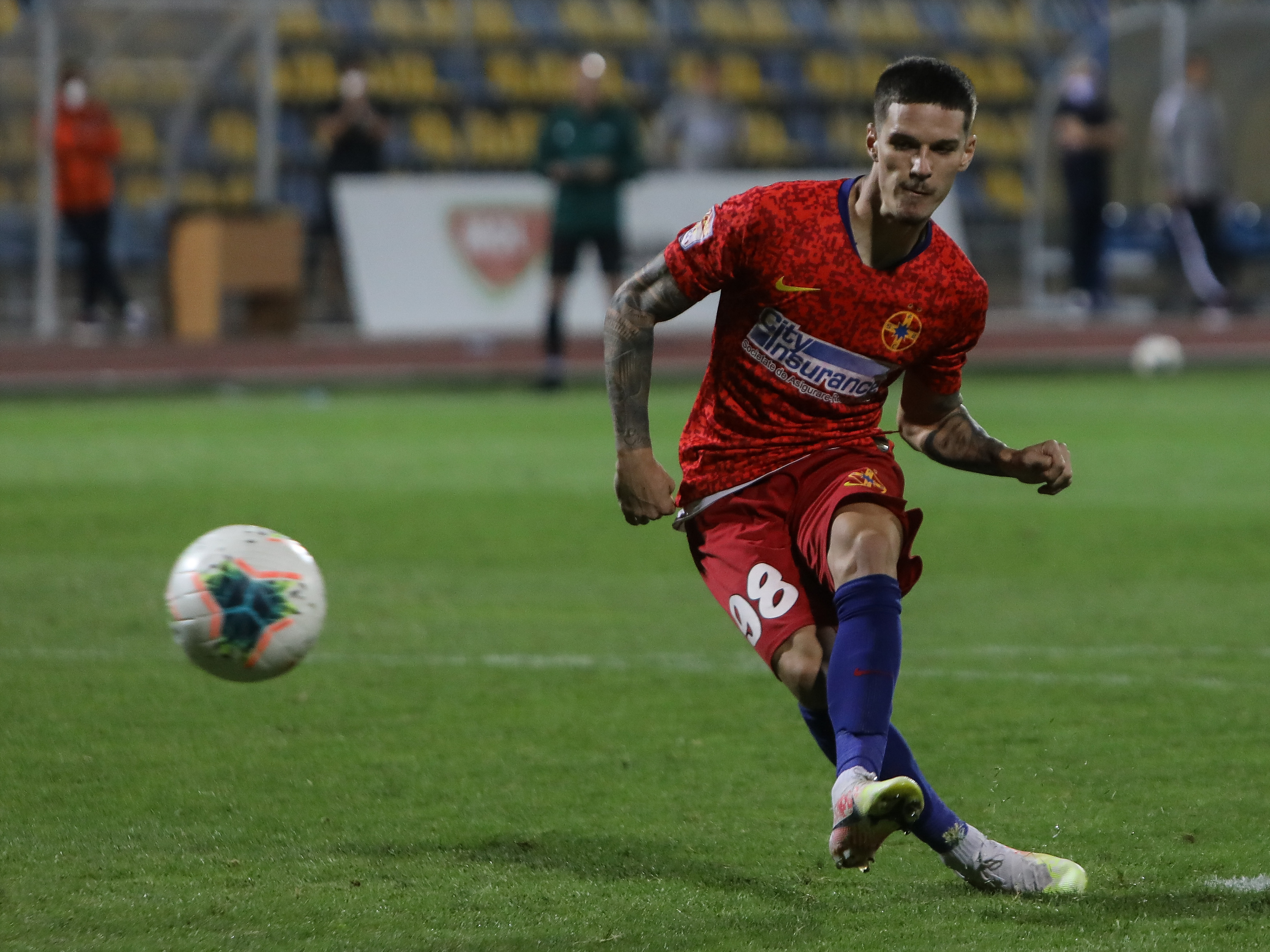 Dennis Man, gata de meciul cu Slovan Liberec. Sursă foto: sportpictures.eu