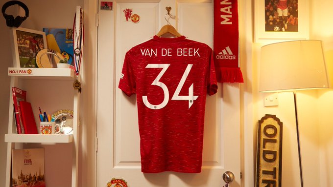 Motivul emoționant pentru care van de Beek și-a ales numărul 34 la United. Sursă foto: goal.com