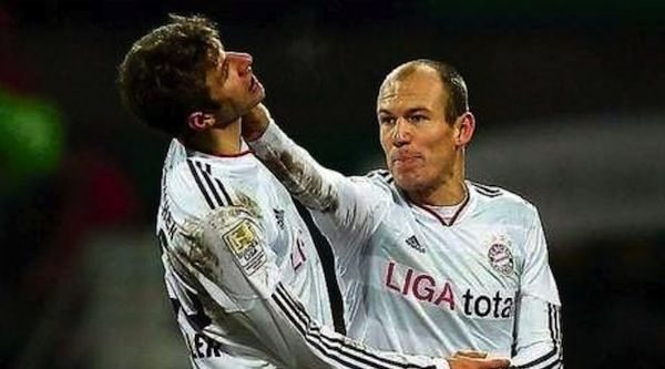 Trei coechipieri care s-au bătut pe teren. Video. Sursă foto: goal.com