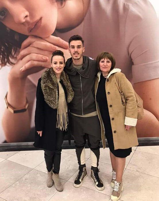 Familia lui Răzvan Oaidă. Sursă foto: toplineshop.ro