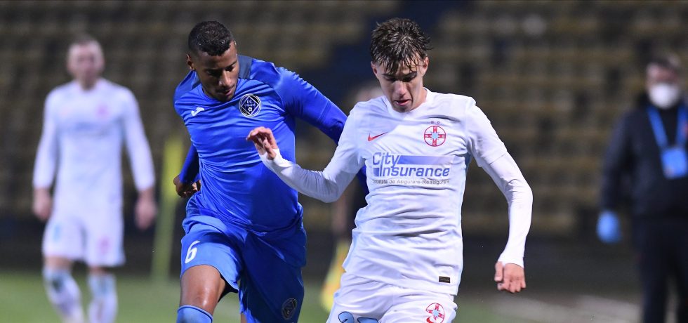 Laude pentru Octavian Popescu. Sursă foto: sportpictures.eu