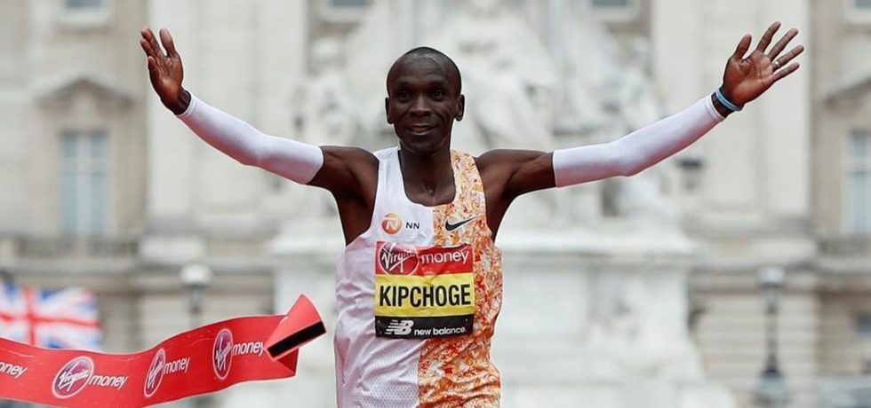 Eliud Kipchoge, atletul care a alergat maratonul în mai puțin de două ore. Făcea 2 mile doar pentru a ajunge la școală. Sursă foto: skysports.com