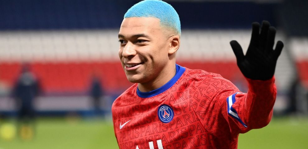 Recunoști fotbaliștii după vopseaua din păr. Sursă foto: goal.com