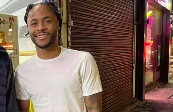 Nu mă așteptam la asta din partea lui Sterling. Sursă foto: thesun.co.uk