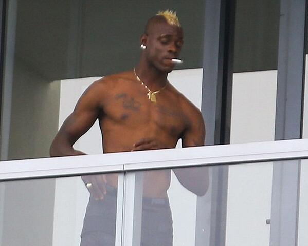 Mario Balotelli. Sursă foto: wtfoot.com