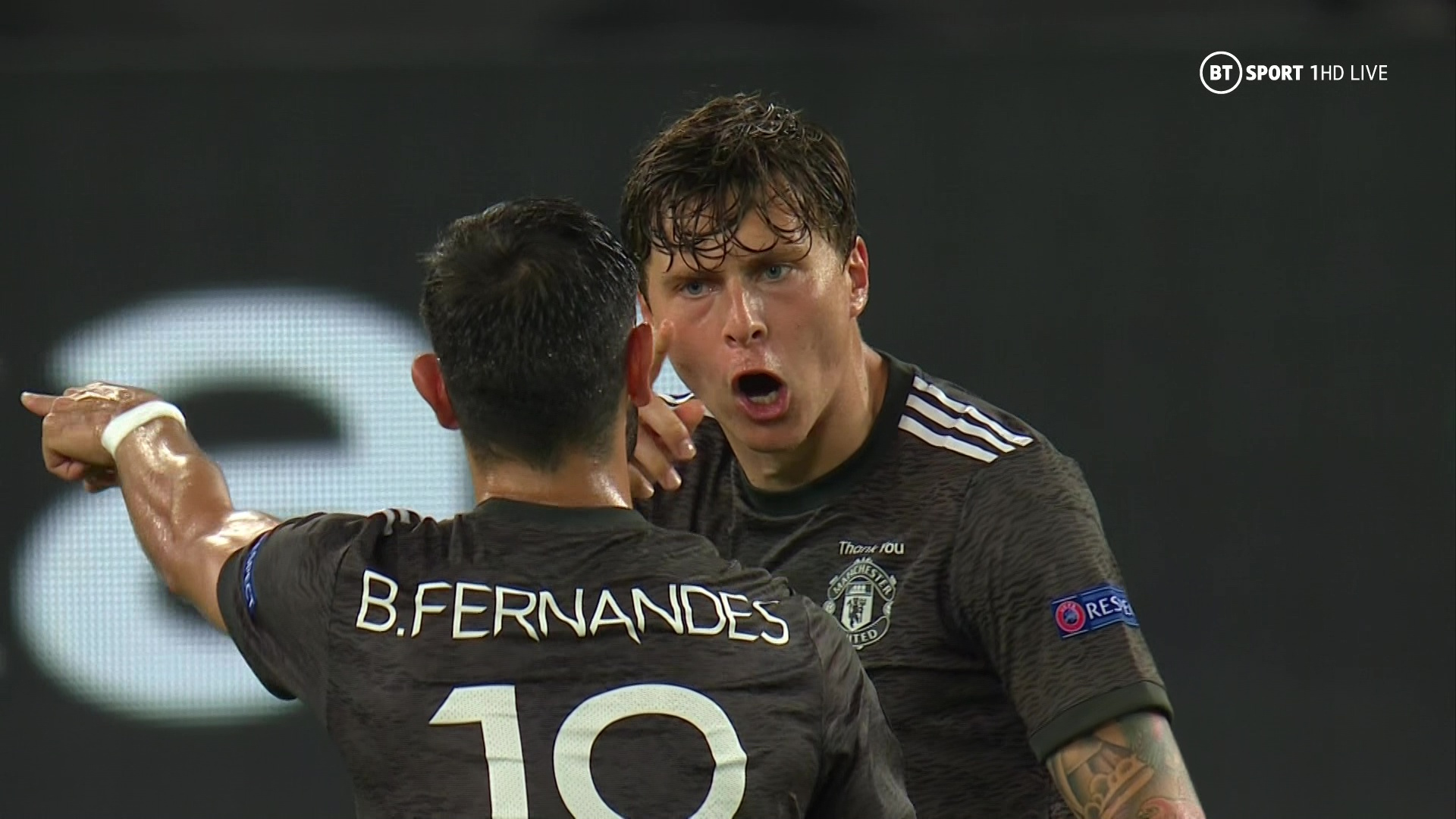 Uitați de Fernandes! United nu ia niciun titlu cu defensiva asta. Sursă foto: bbc.com
