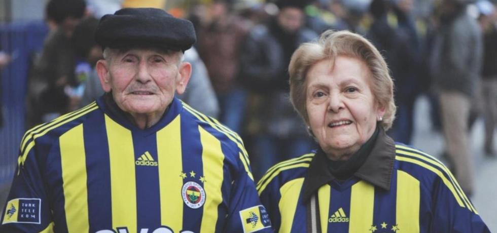Probabil o să plângi. Bătrâneii de la Fenerbahce însemnau mai mult decât niște fani obișnuiți. Sursă foto: cronicaglobalelespanol