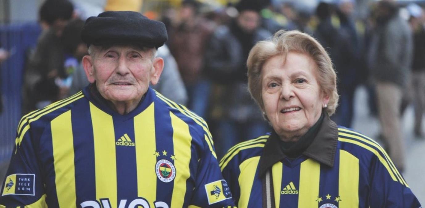 Probabil o să plângi. Bătrâneii de la Fenerbahce însemnau mai mult decât niște fani obișnuiți. Sursă foto: cronicaglobalelespanol