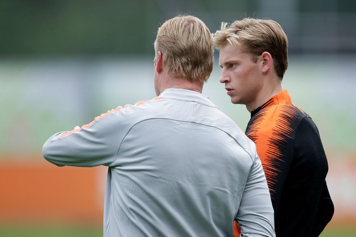 Frenkie De Jong și Ronald Koeman. Sursă foto: goal.com