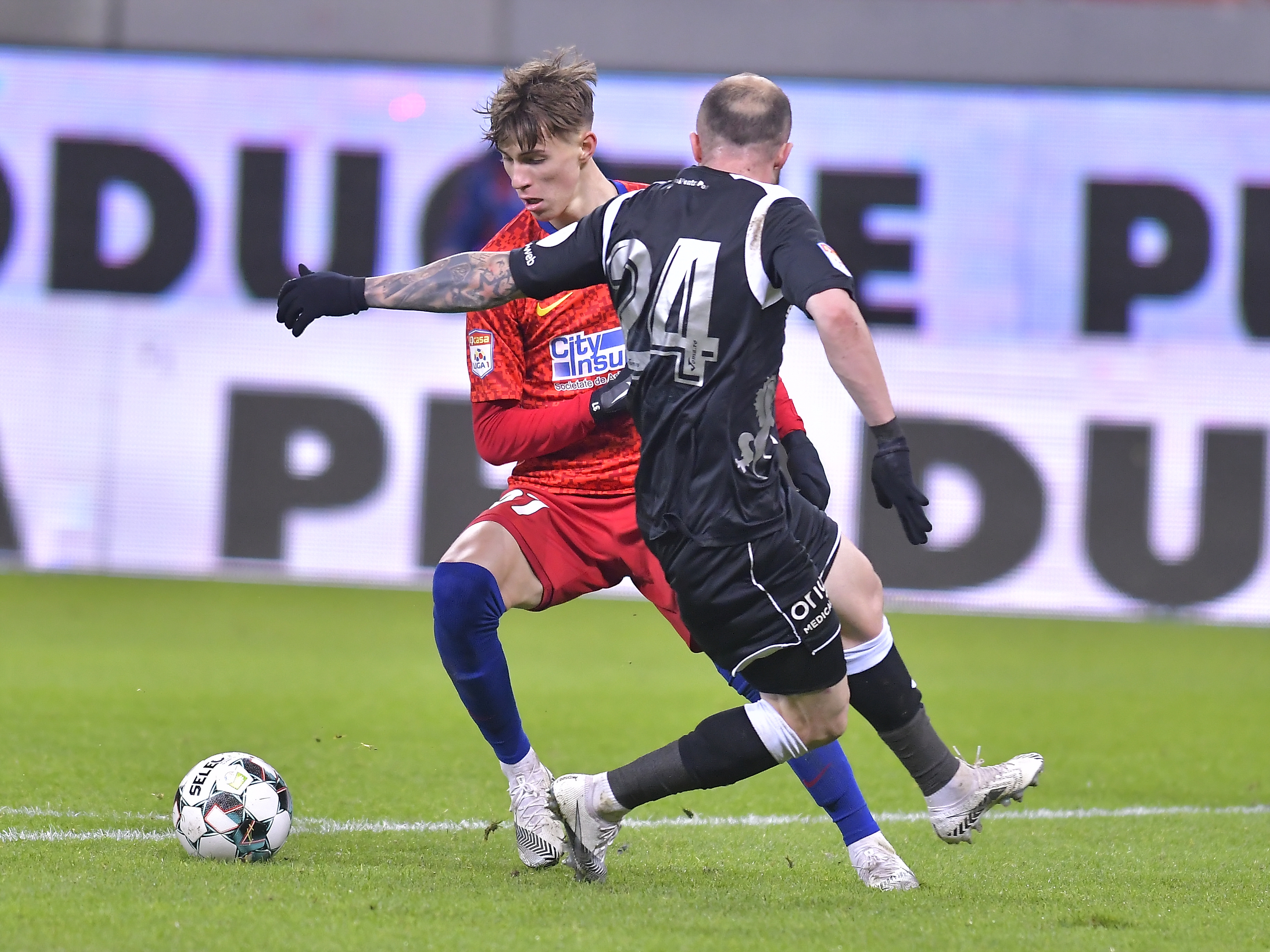 Octavian Popescu în dribling. Sursă foto: sportpictures.eu