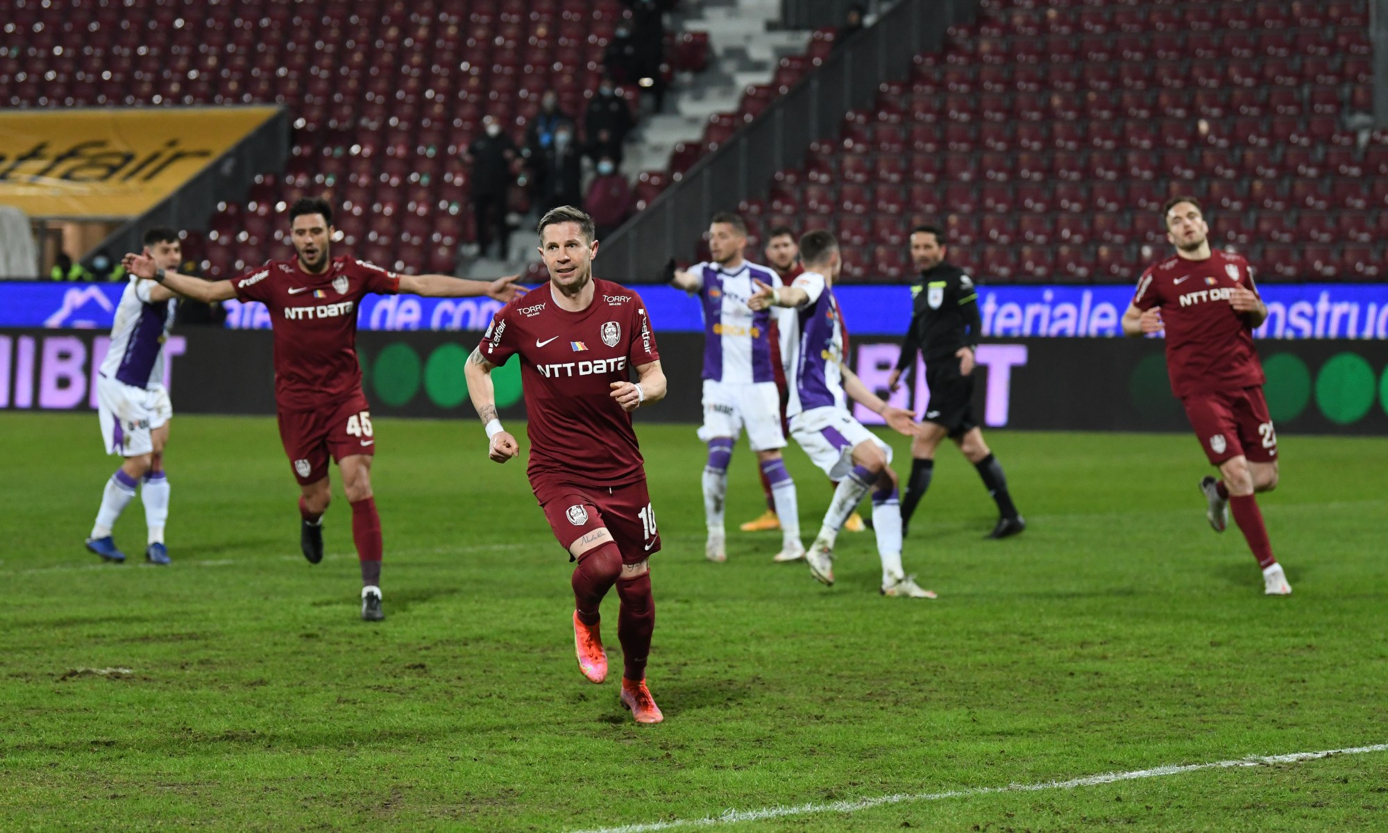 Dacă FCSB primea 2 penalty-uri în 3 minute spuneați că e blat