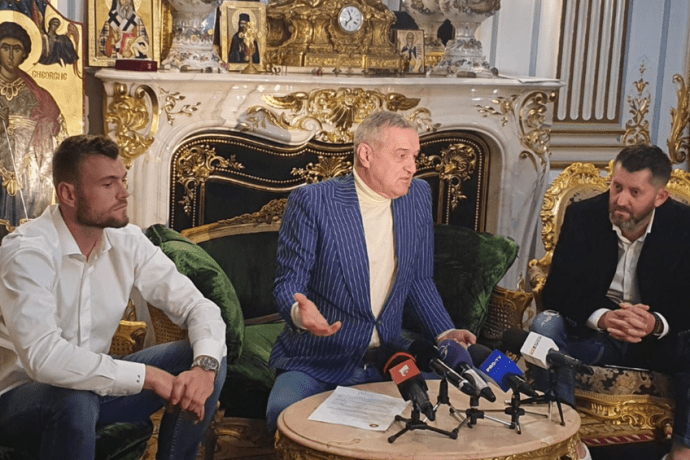 „Doi sclavi, o să plece după 3 meciuri!”. Sursă foto: gsp.ro