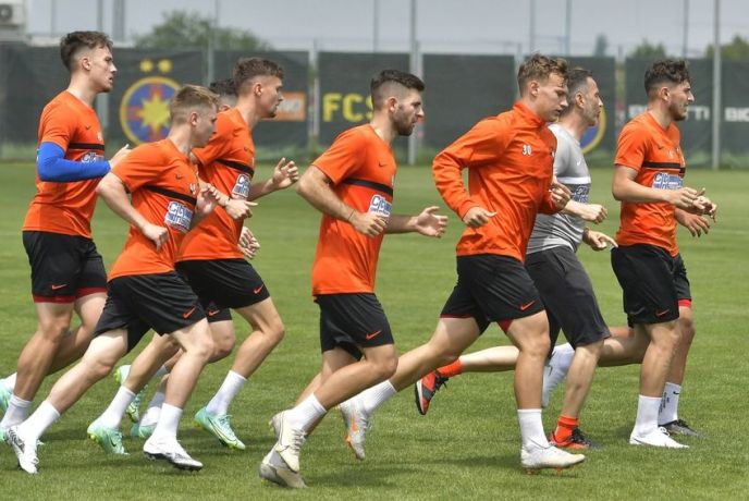 FCSB împrumută doi jucători la Gaz Metan Mediaș. Sursă foto: sportpictures.eu