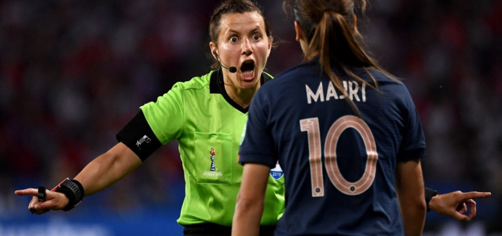 România va fi arbitrată în premieră de o femeie. Sursă foto: digisport.ro