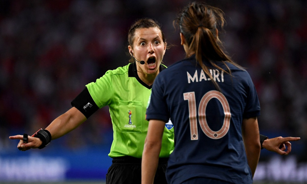 România va fi arbitrată în premieră de o femeie. Sursă foto: digisport.ro