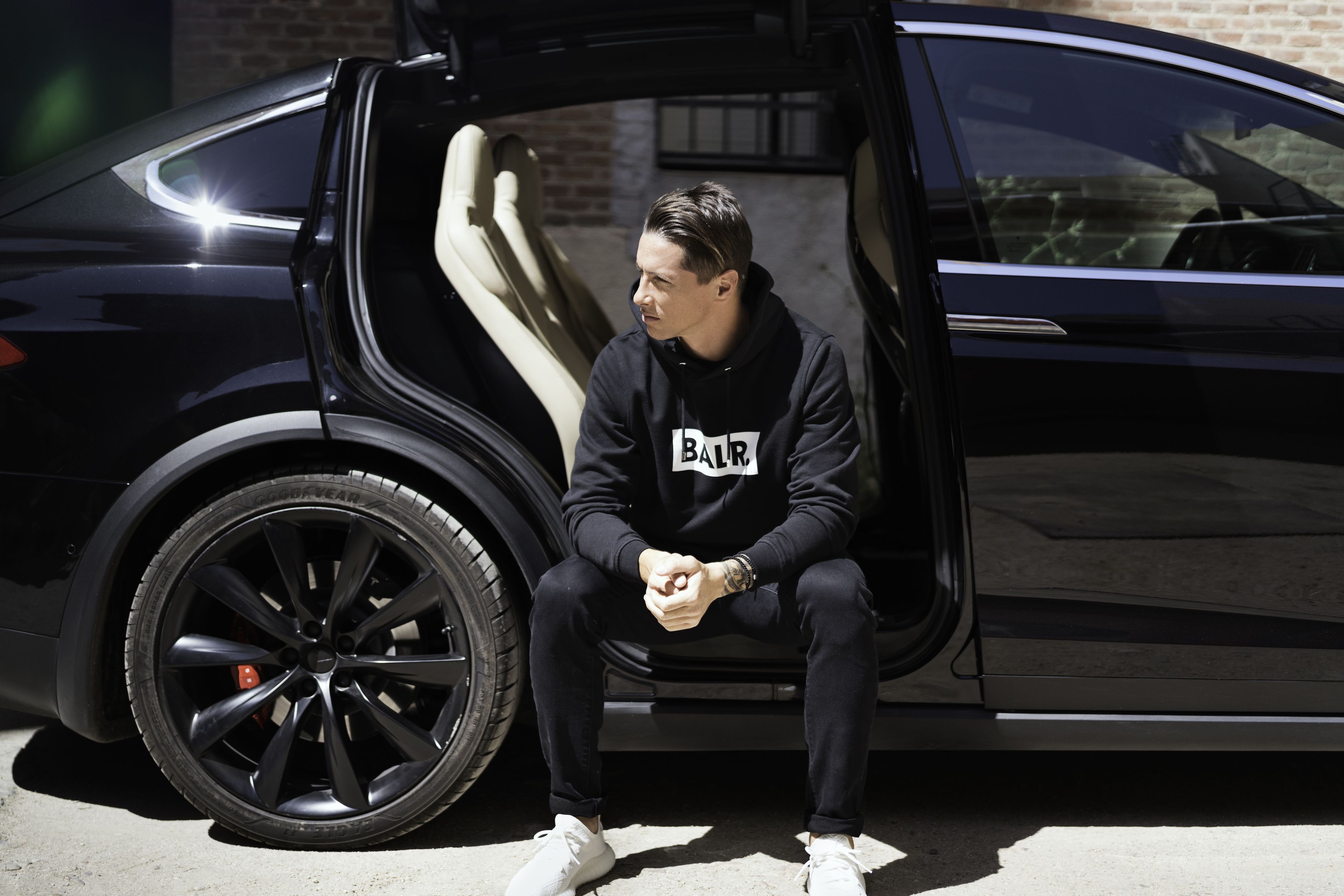 Fernando Torres în Tesla Model X. Sursă foto: pinterest.com
