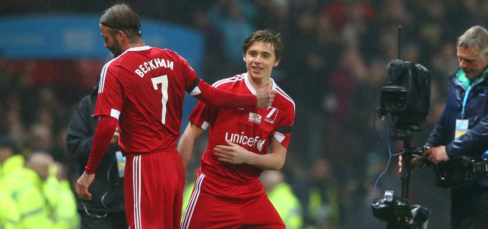 Fiul lui David Beckham a semnat primul contract de fotbalist profesionist. Sursă foto: themirror.co.uk