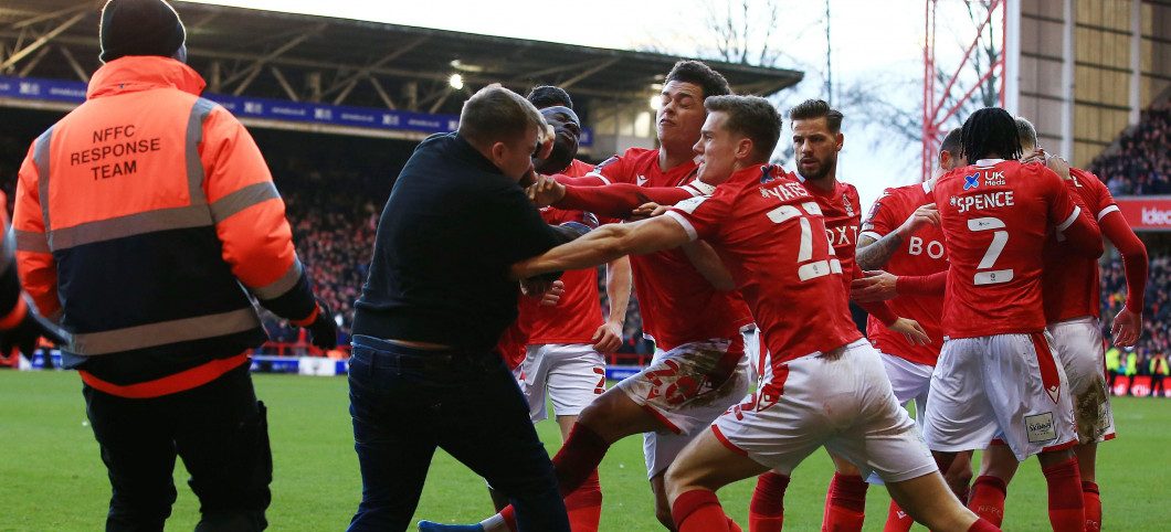 Poliția a luat măsuri contra fanului care a bătut un jucător în Cupa Angliei. Video. Sursă foto: goal.com