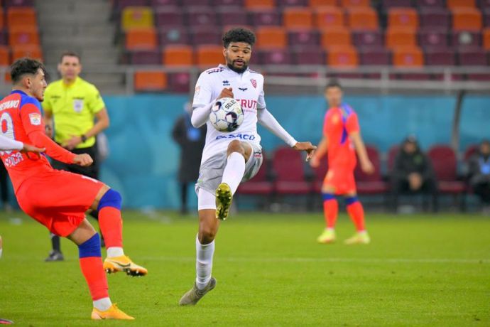 Malcom Edjouma nu se teme de Gigi Becali. Sursă foto: sportpictures.eu