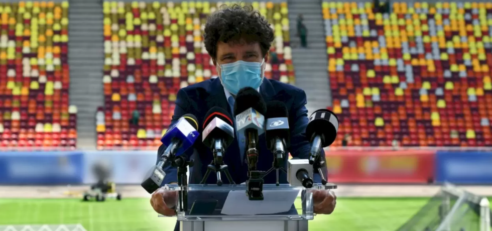 Nicușor Dan, distrus de MM Stoica pentru penalty-ul neacordat FCSB-ului. Sursă foto: b36.com