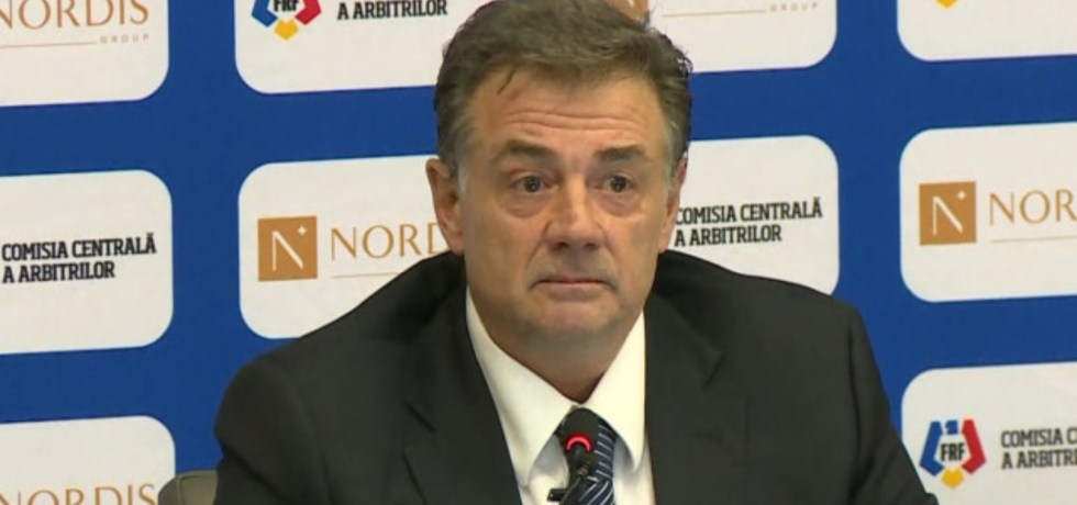 Kyros Vassaras dă explicații după controversa cu arbitrii VAR. Sursă foto: gsp.ro