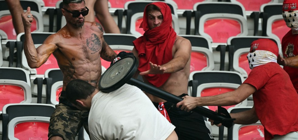 Meciul din Conference League dintre Nice și Koln, amânat după incidentele dintre suporteri. Sursă foto: goal.com