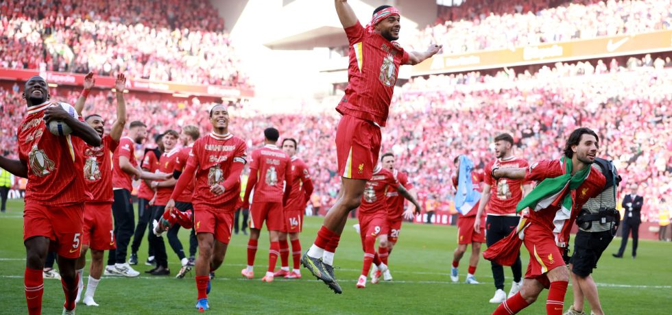 jucatorii lui liverpool sarbatoresc titlul cu numarul 20